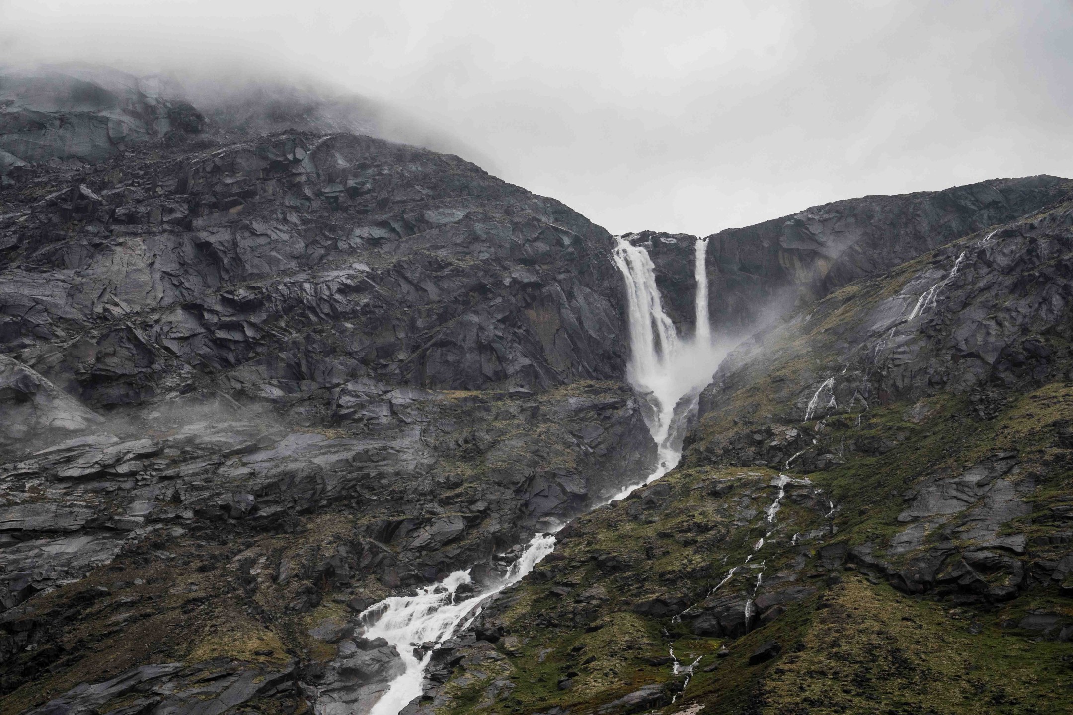 Heli hiking in the winter in Kerlingarfjöll