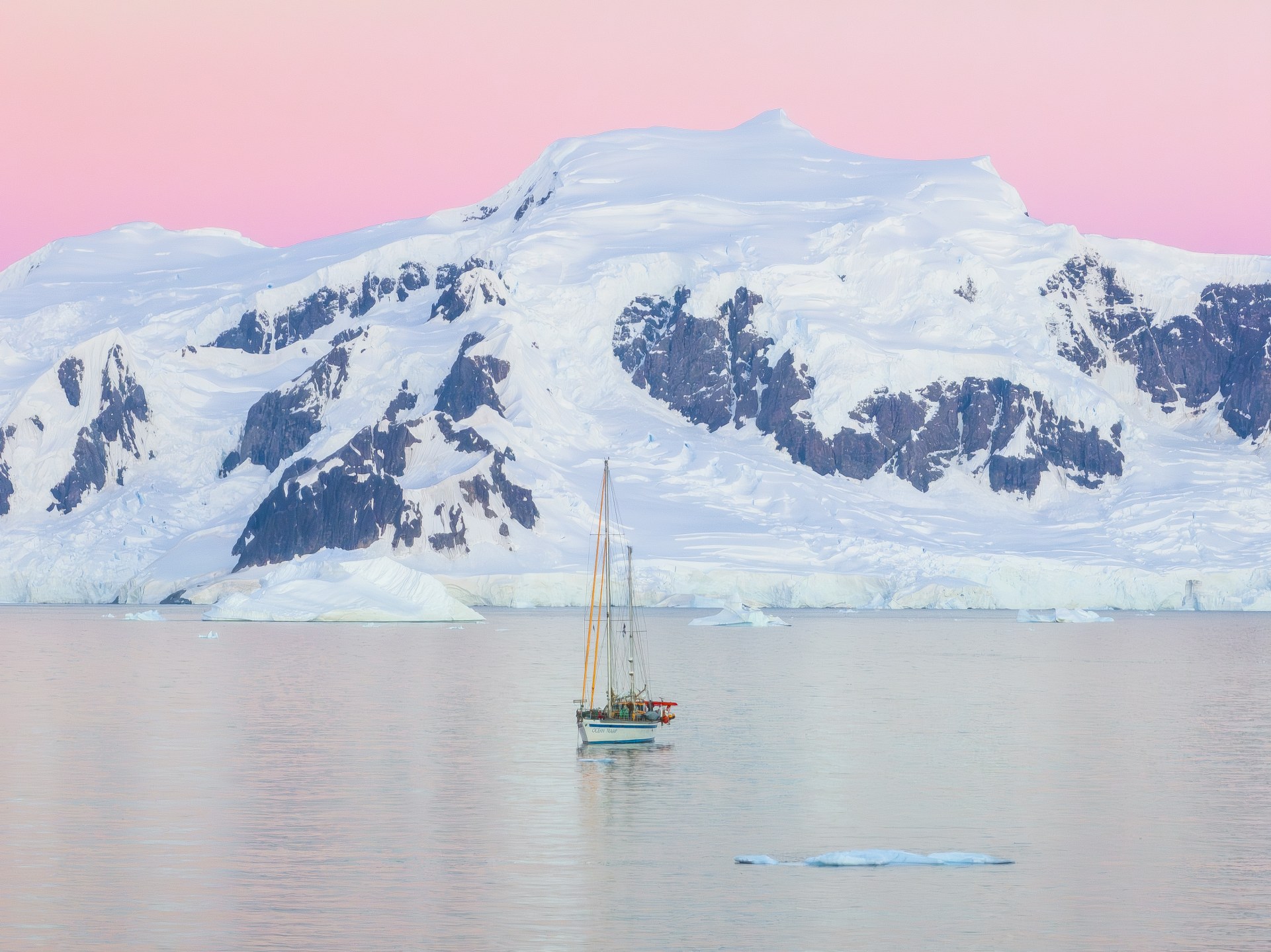 Snow covering the mountains of Thórsmörk. Haven for heli snowshoeing