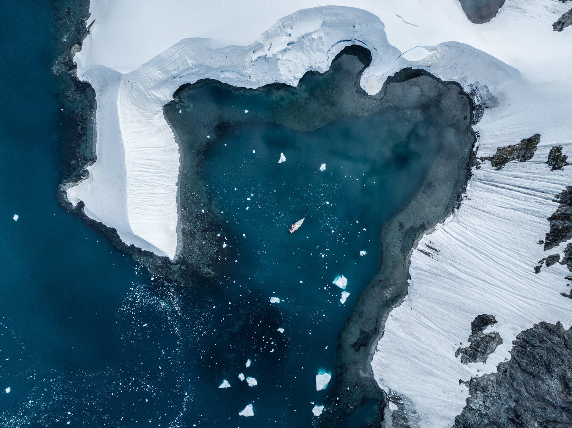 Snow covering the mountains of Thórsmörk. Haven for heli snowshoeing