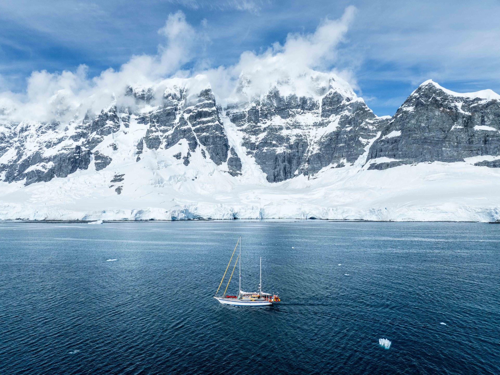 Snow covering the mountains of Thórsmörk. Haven for heli snowshoeing
